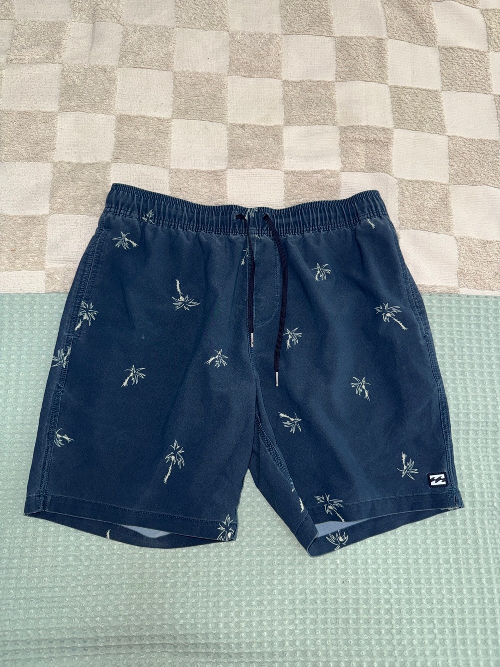 Billabong Men's Navy Palm-Print Swim Shorts size‎ L